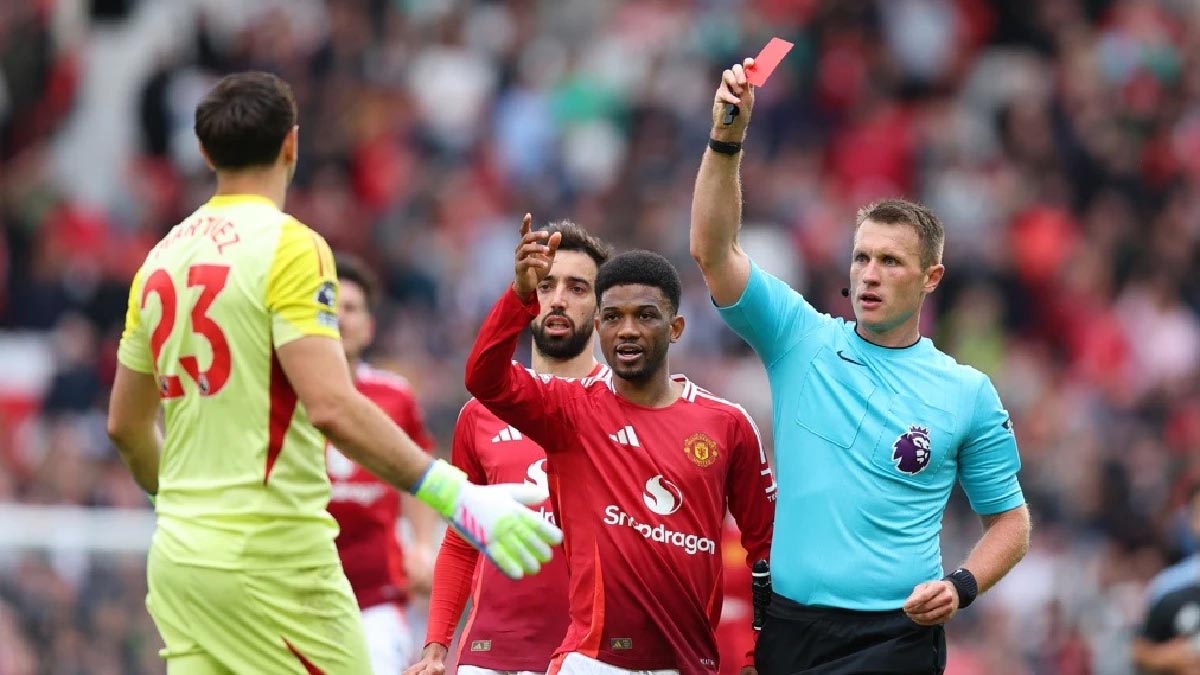 ক্যারিয়ারের প্রথম লাল কার্ড দেখলেন এমি মার্টিনেজ